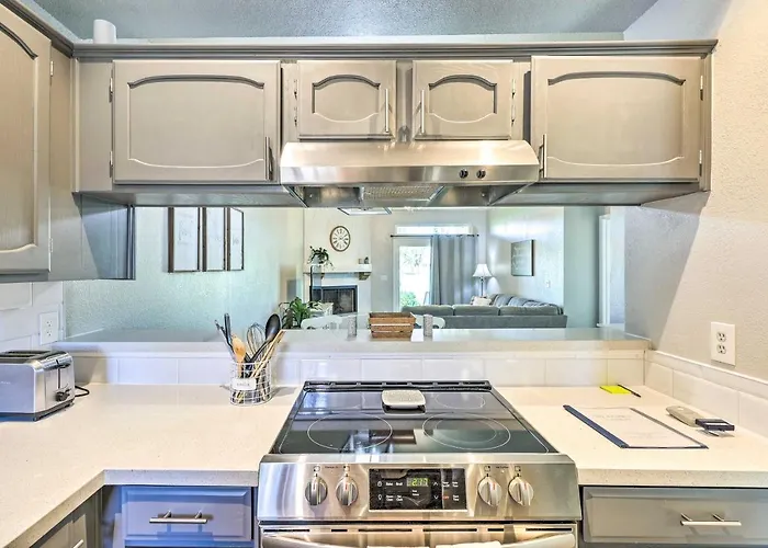 Holiday home Golf Course Views & Pool Access: Condo!