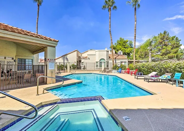 Holiday home Golf Course Views & Pool Access: Condo!