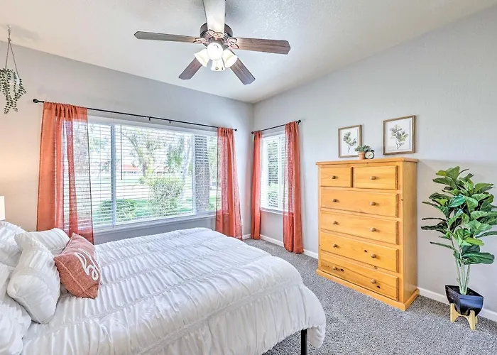 Golf Course Views & Pool Access: Condo! Glendale