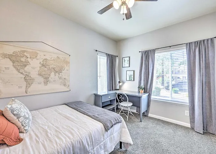 Holiday home Golf Course Views & Pool Access: Condo!