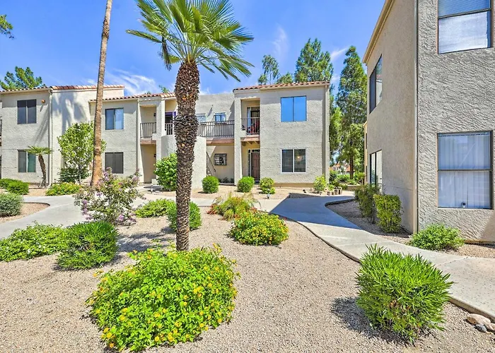 Golf Course Views & Pool Access: Condo! * Glendale