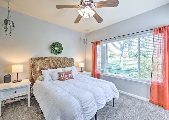 Golf Course Views & Pool Access: Condo! Glendale